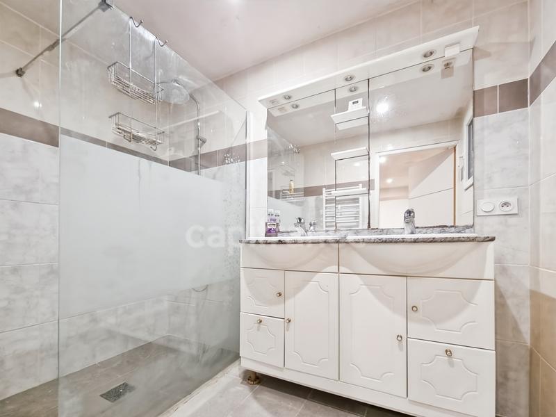 Maison - 272 m² - 10 pièces