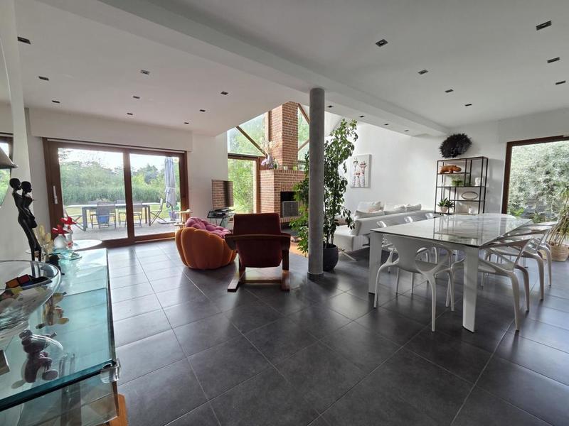 Pavillon - 199 m² - 8 pièces