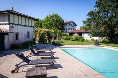 Propriété - 450 m² - 12 pièces