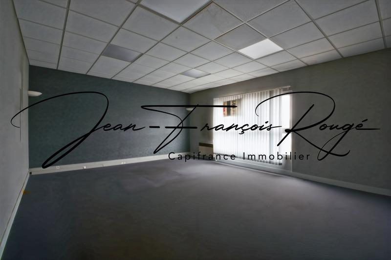 Local d'activité / Entrepôt - 1 635 m² - 12 pièces