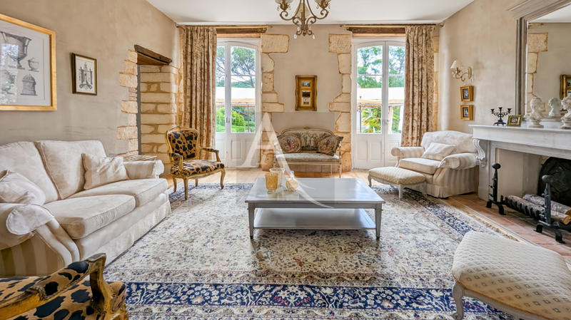 Demeure - 717 m² - 27 pièces