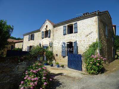 Maison - 260 m² - 7 pièces