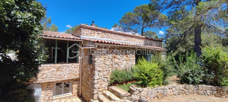 Propriété - 215 m² - 4 pièces