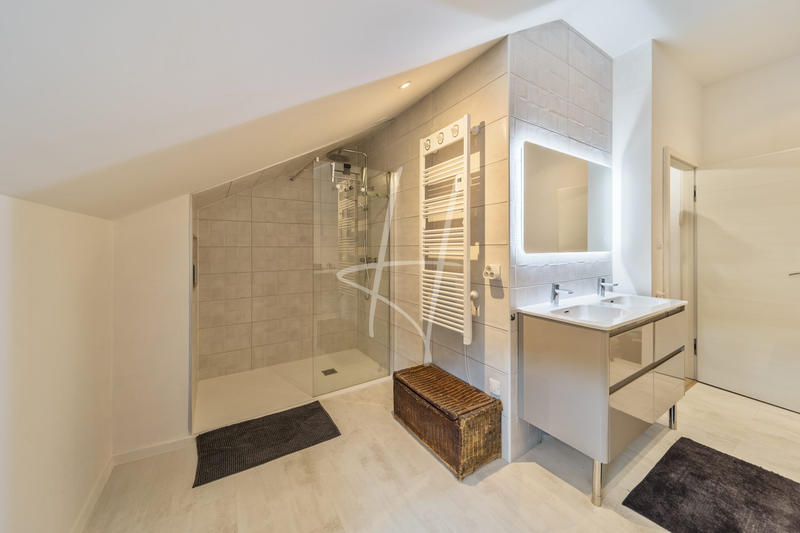 Appartement - 97 m² - 5 pièces