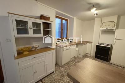 Maison - 250 m² - 8 pièces