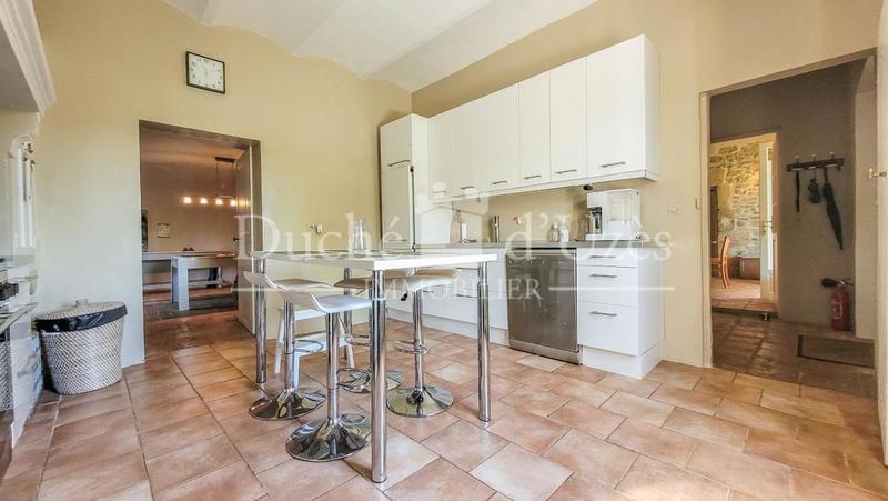 Propriété - 215 m² - 7 pièces