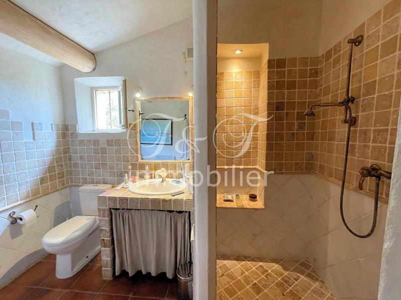 Propriété - 190 m² - 6 pièces