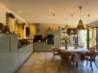 Maison - 260 m² - 7 pièces