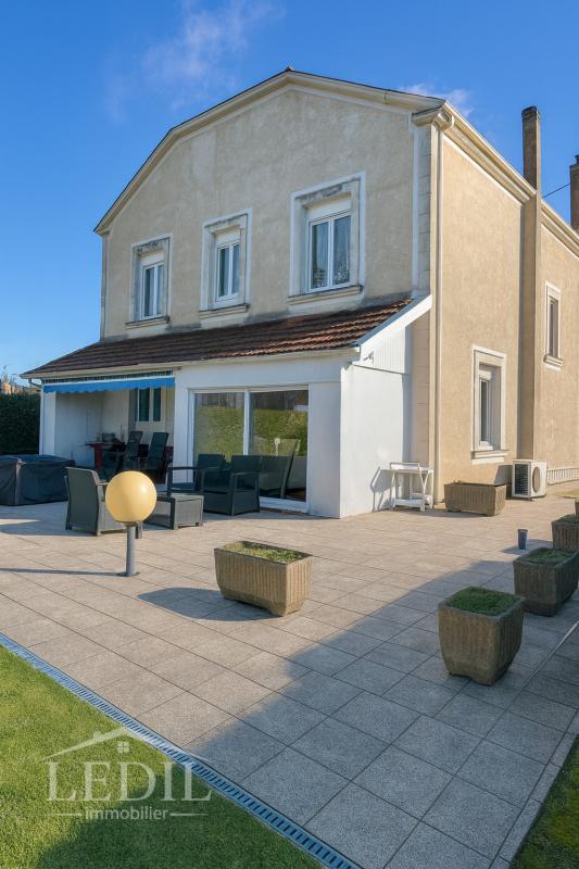 Maison - 330 m² - 6 pièces