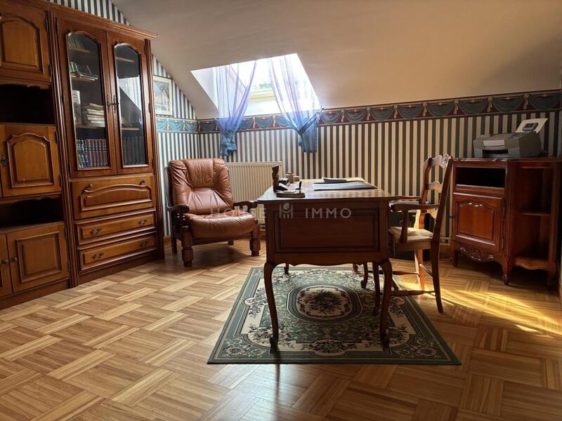 Maison - 340 m² - 8 pièces