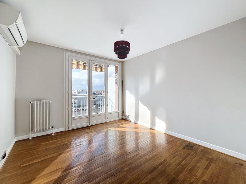 Appartement - 98 m² - 5 pièces