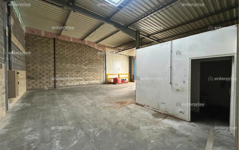 Local d'activité / Entrepôt - 219 m²