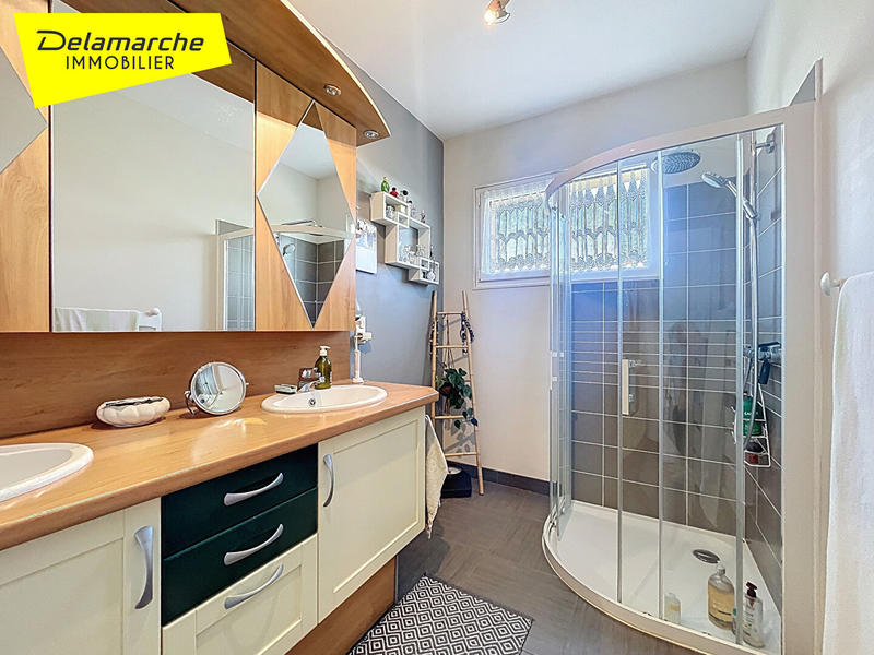 Maison - 242 m² - 9 pièces