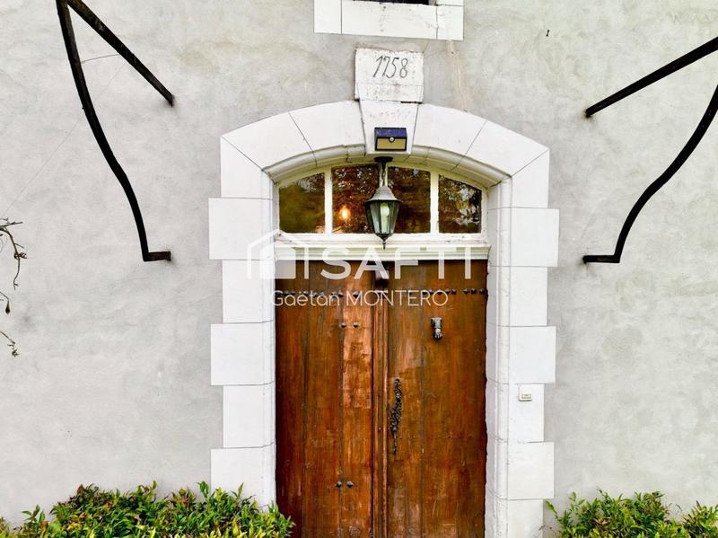 Maison - 260 m² - 8 pièces