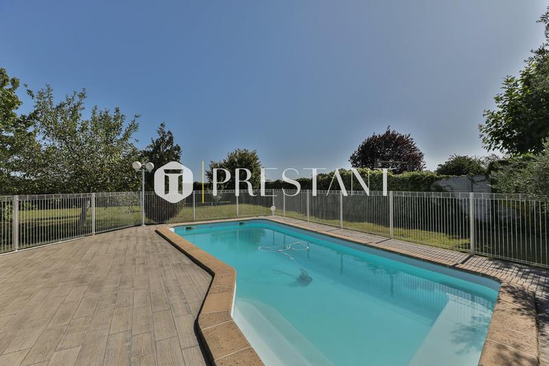 Maison - 240 m² - 9 pièces