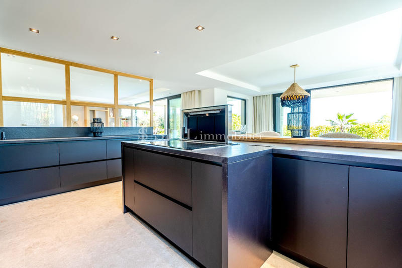 Villa - 370 m² - 6 pièces