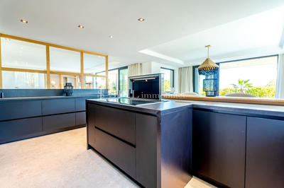 Villa - 370 m² - 6 pièces