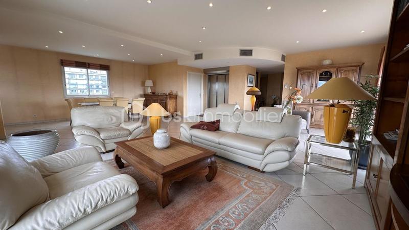 Penthouse - 160 m² - 4 pièces