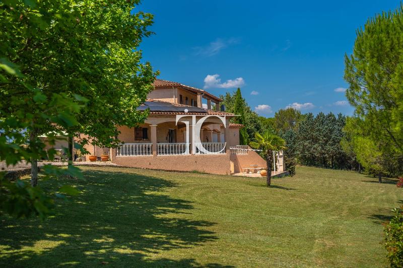 Maison - 200 m² - 6 pièces