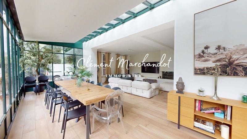 Propriété - 300 m² - 8 pièces