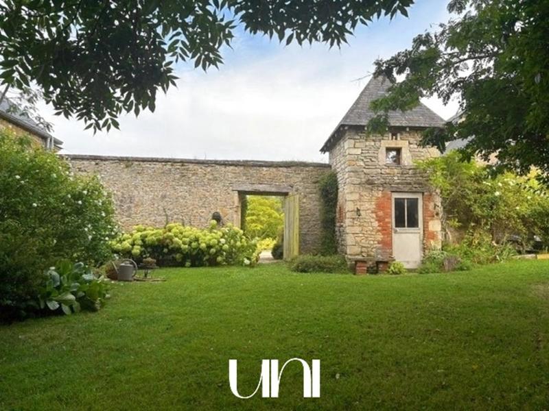 Maison - 415 m² - 16 pièces