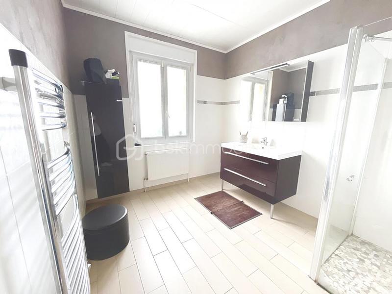 Pavillon - 210 m² - 8 pièces