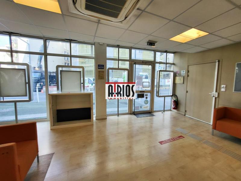 Local d'activité / Entrepôt - 242 m²