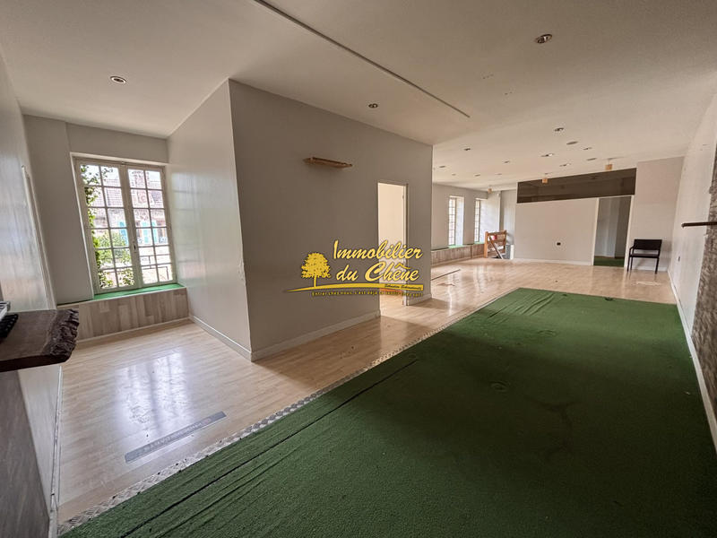 Local commercial - 211 m² - 7 pièces