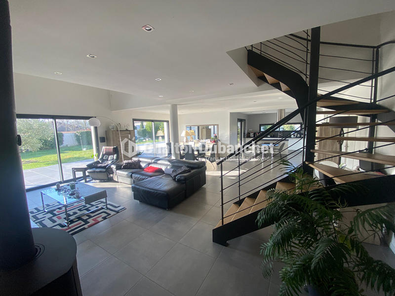 Maison - 200 m² - 8 pièces