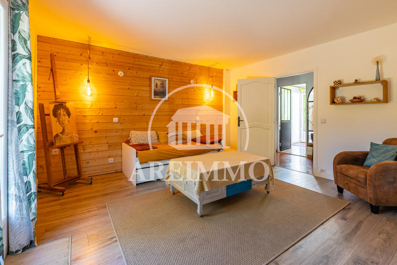 Maison - 228 m² - 11 pièces