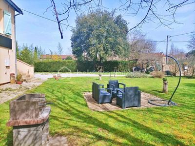 Maison - 222 m² - 9 pièces