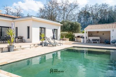 Maison - 220 m² - 5 pièces