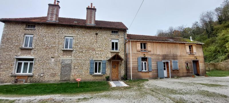 Maison - 235 m² - 8 pièces