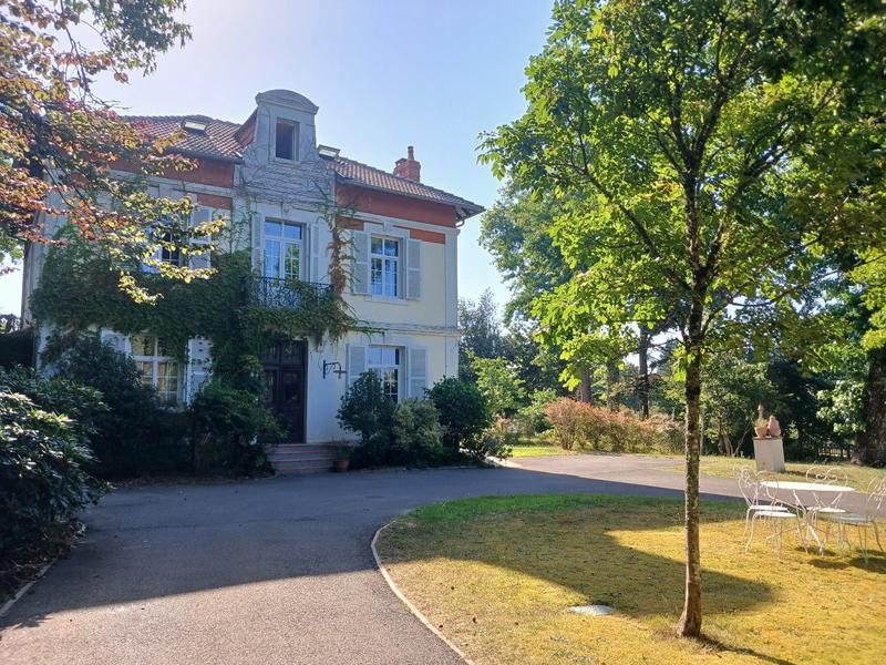 Maison - 253 m² - 10 pièces