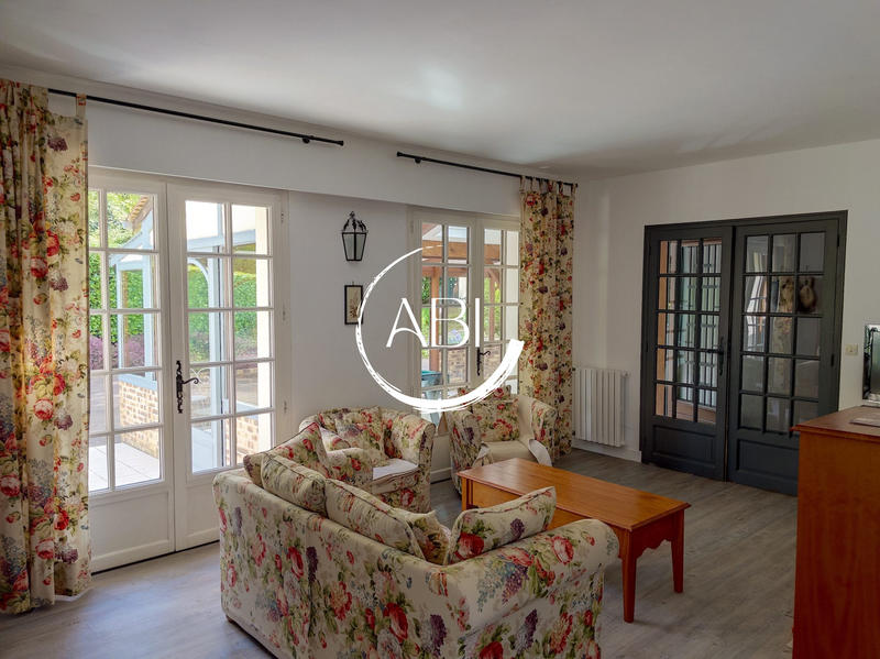 Maison traditionnelle - 164 m² - 6 pièces