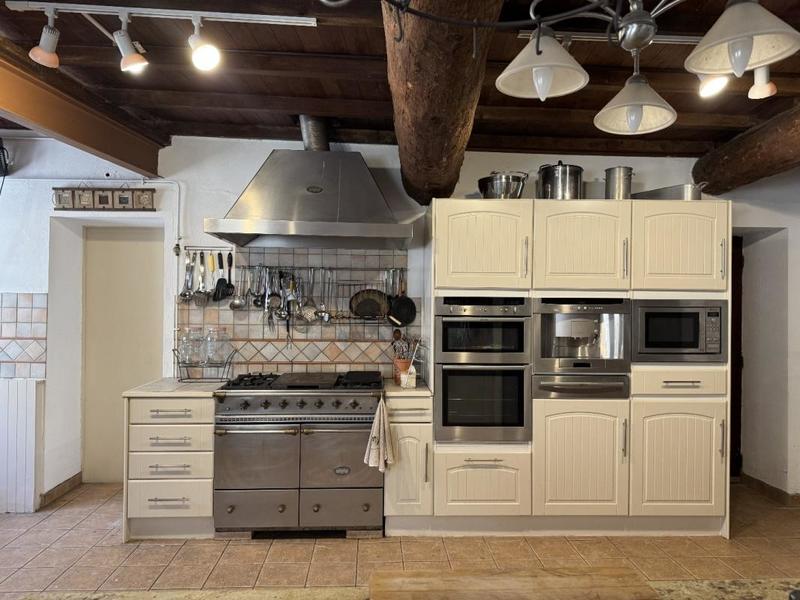 Demeure - 455 m² - 12 pièces