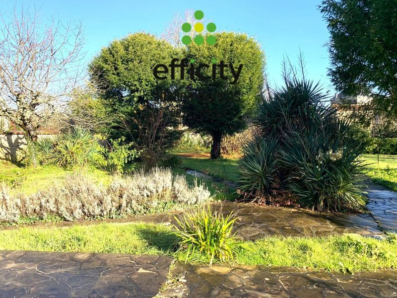 Maison - 275 m² - 10 pièces