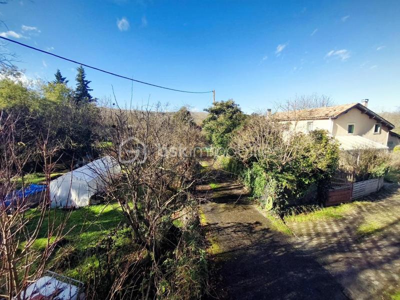 Propriété - 225 m² - 9 pièces