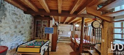 Maison - 212 m² - 12 pièces