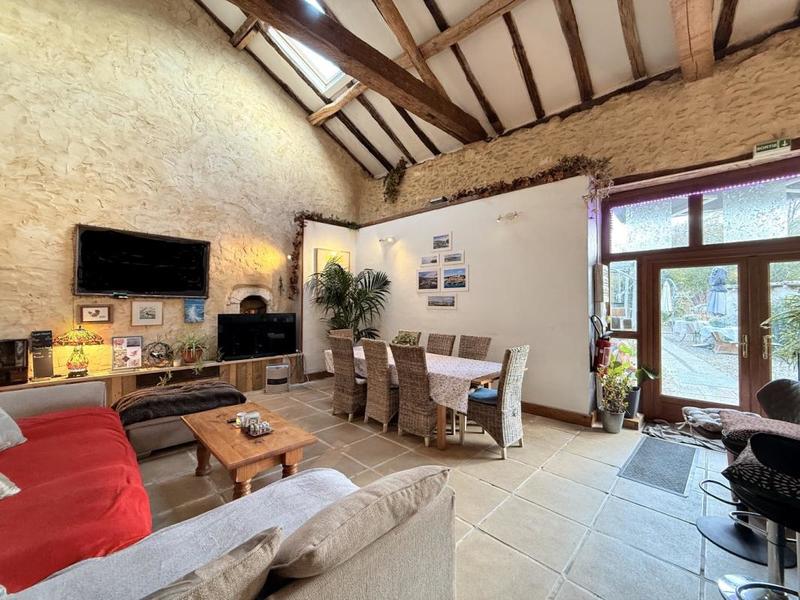 Maison - 250 m² - 11 pièces