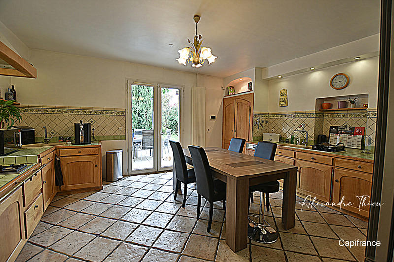 Maison - 330 m² - 10 pièces