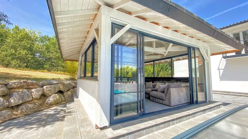 Propriété - 245 m² - 7 pièces