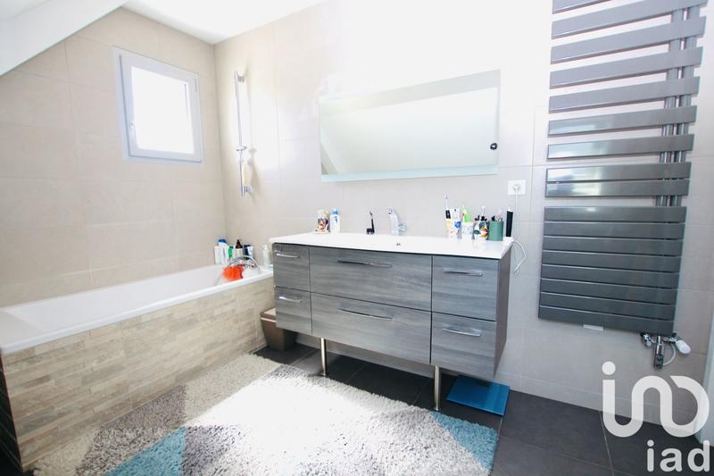 Maison - 145 m² - 8 pièces