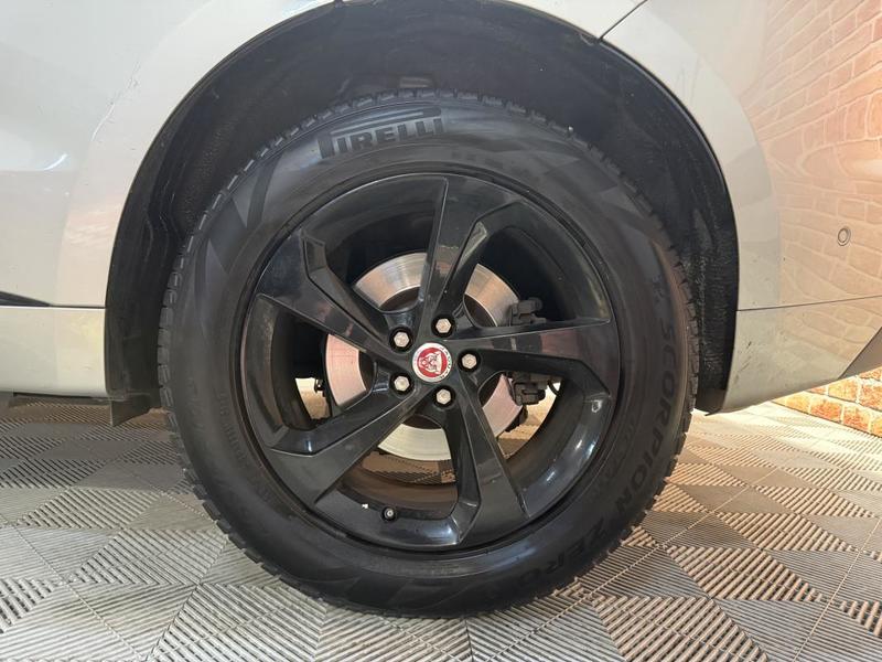 Jaguar F-Pace 2.0 d 180 R-Sport 4x4 Bva8