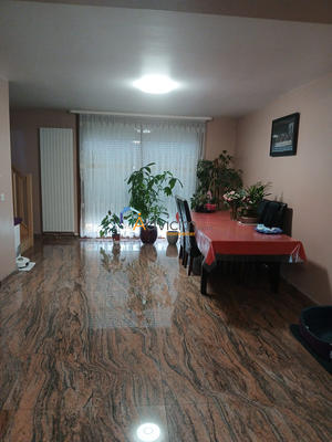 Maison - 192 m² - 6 pièces