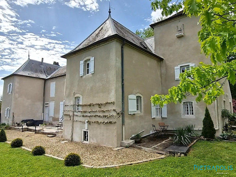 Maison - 300 m² - 13 pièces