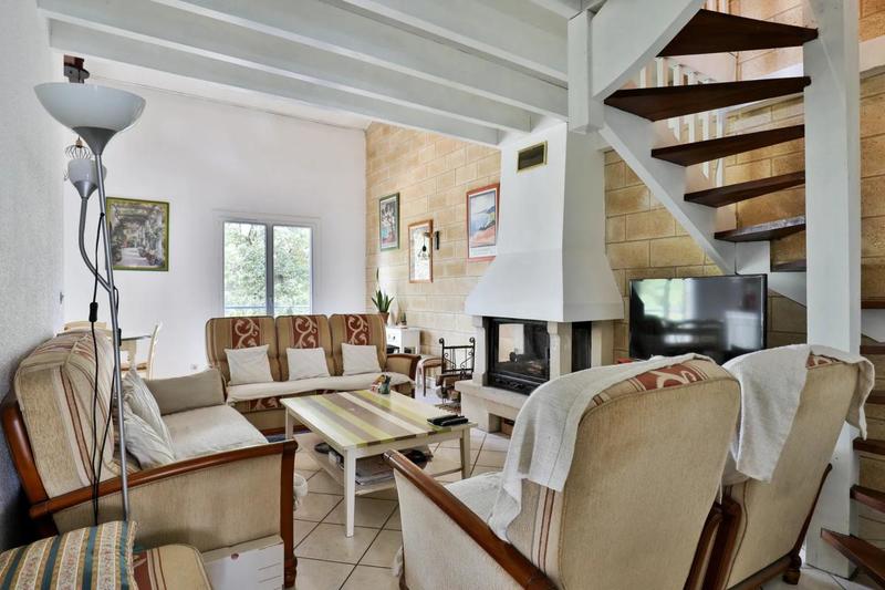 Maison - 209 m² - 9 pièces