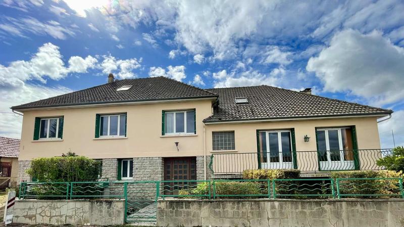 Maison - 240 m² - 13 pièces