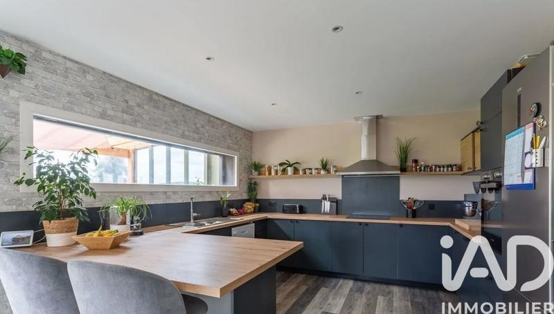 Maison - 170 m² - 8 pièces