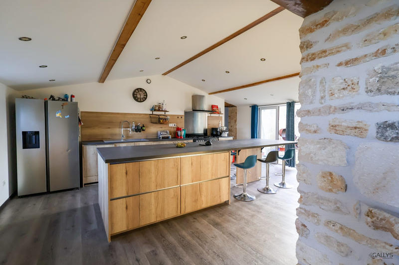 Maison - 245 m² - 7 pièces